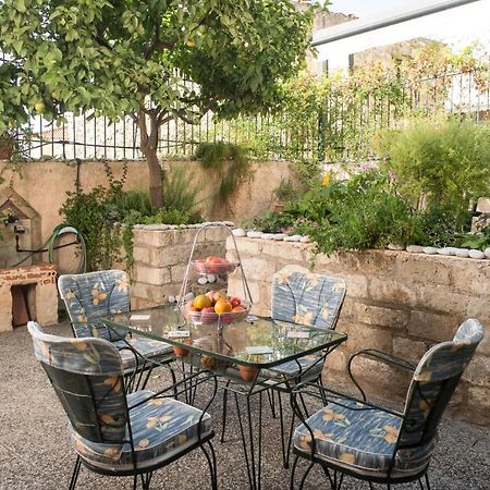 Maisonette With Garden In The Heart Of The Historical Kalamata Center Zewnętrze zdjęcie