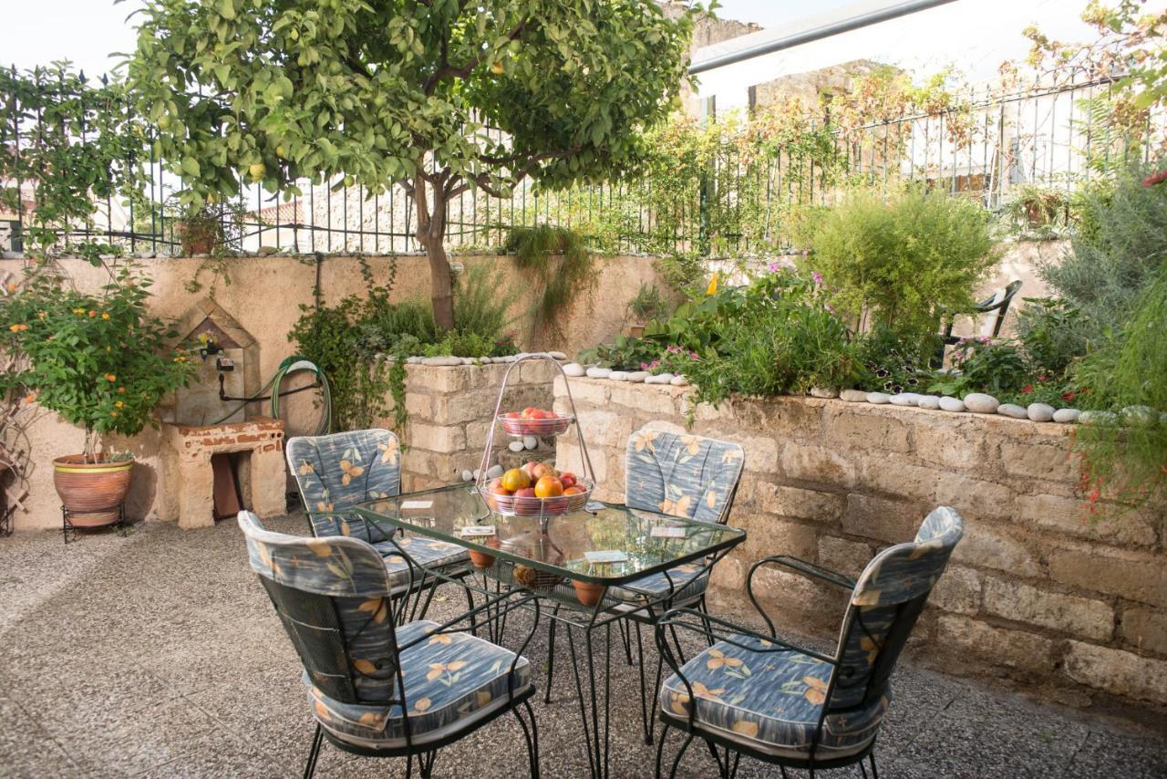 Maisonette With Garden In The Heart Of The Historical Kalamata Center Zewnętrze zdjęcie