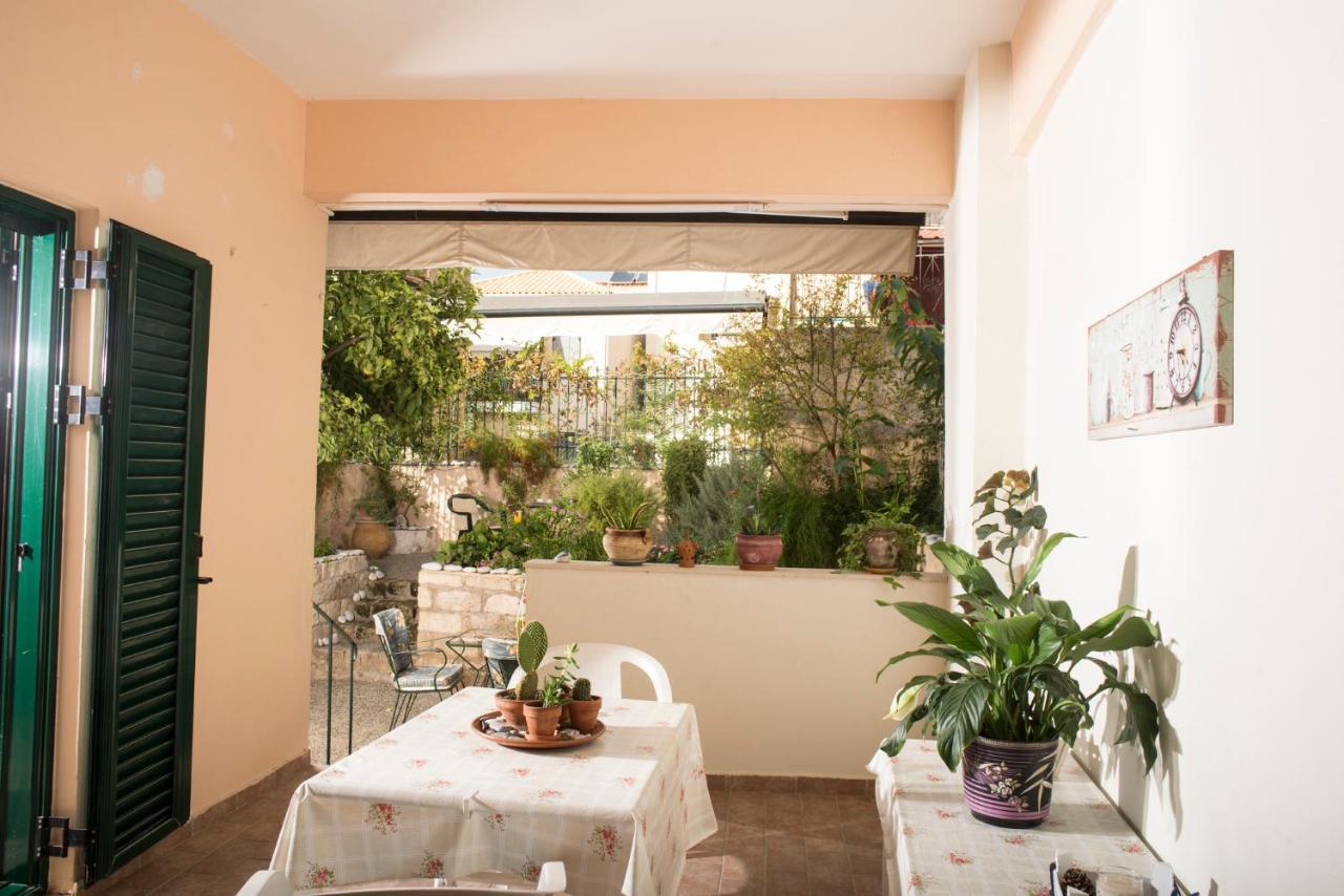 Maisonette With Garden In The Heart Of The Historical Kalamata Center Zewnętrze zdjęcie